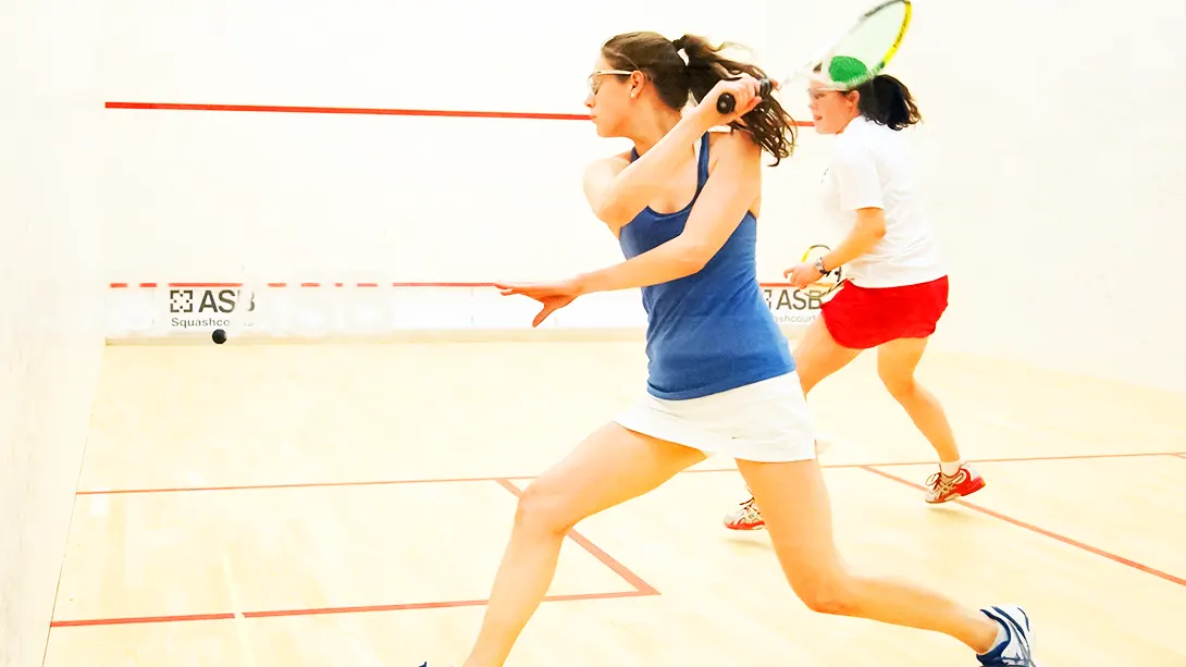 Can You Swap Playing Hands In Squash?