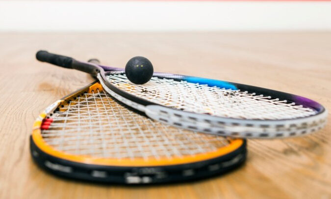 Can You Use Two Rackets At The Same Time In Squash?